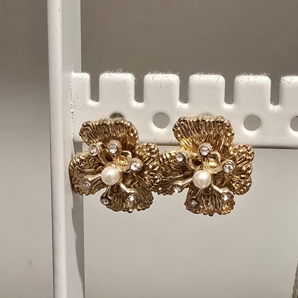 Vintage Gold Floral Earrings with Pearls